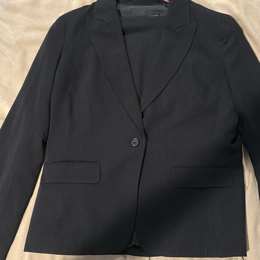 NY and Company suit